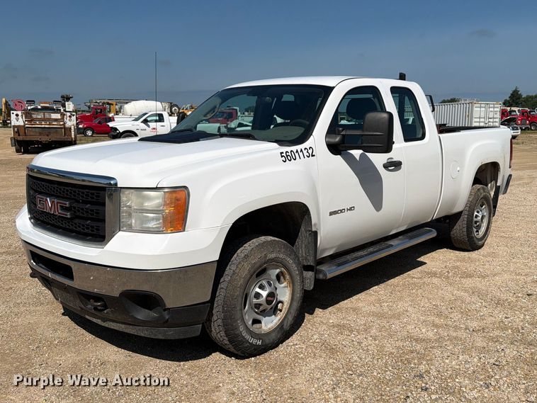 2011 GMC Sierra 2500HD Ext. Cab pickup truck - FB5900
