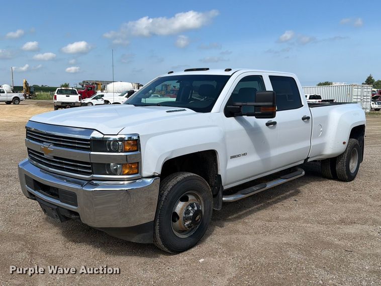 2016 Chevrolet Silverado 3500HD Crew Cab pickup truck - FB5901