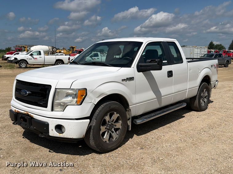 2013 Ford F150 Ext. Cab pickup truck - FB5904