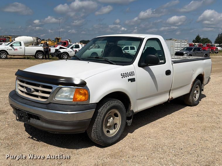 2004 Ford F150 pickup truck - FB5905