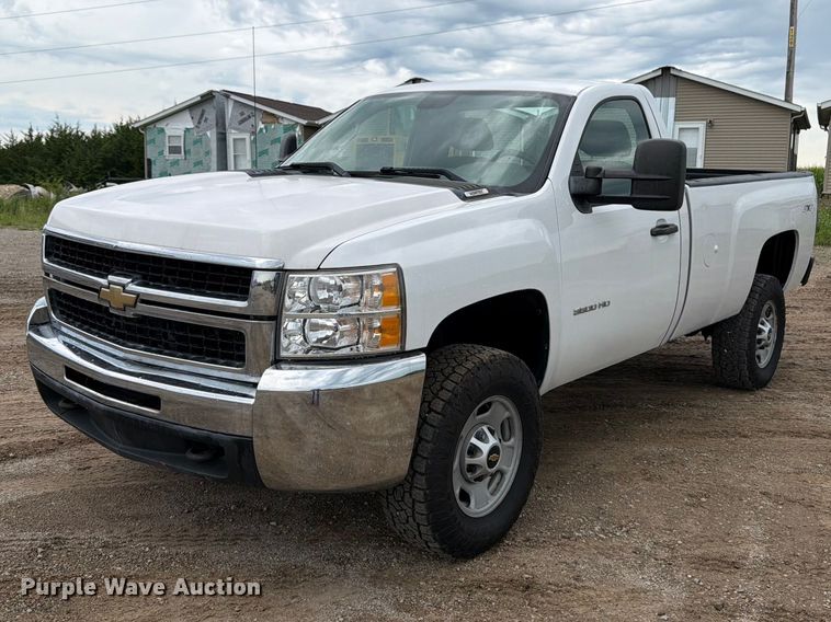 2010 Chevrolet Silverado 3500HD pickup truck - FB5935