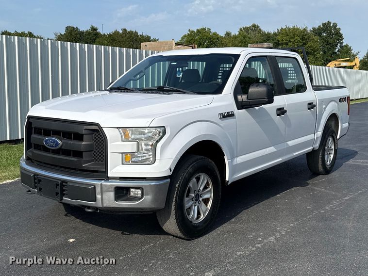 2015 Ford F150 Crew Cab pickup truck - FC4119