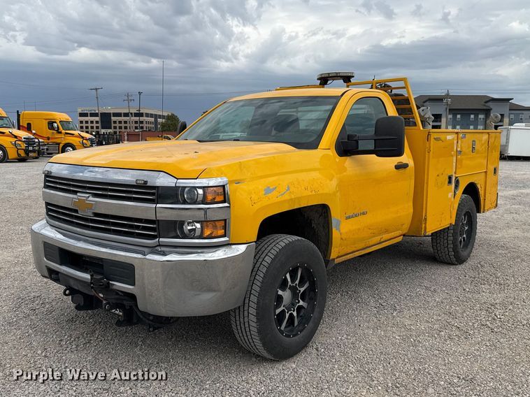 2015 Chevrolet Silverado 3500HD utility bed pickup truck - FC4139