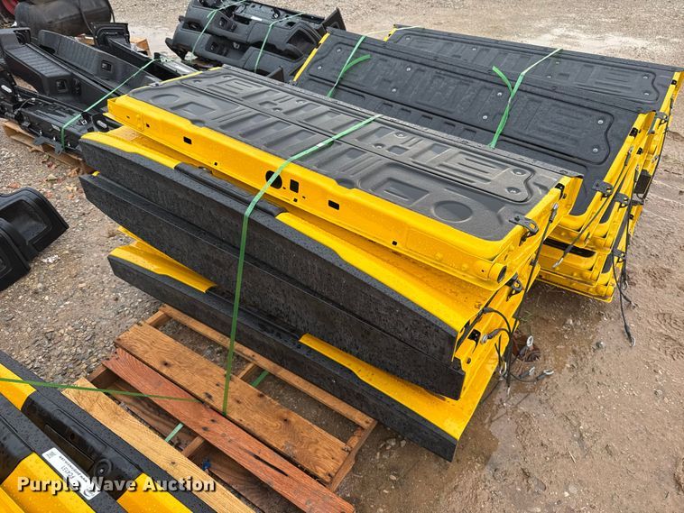 (6) pickup truck tailgates - FC4150