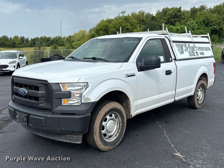 2017 Ford F150 pickup truck - FG0589
