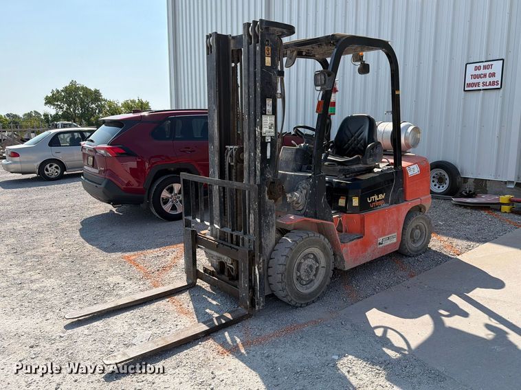 Utilev UT25P forklift - FI0342