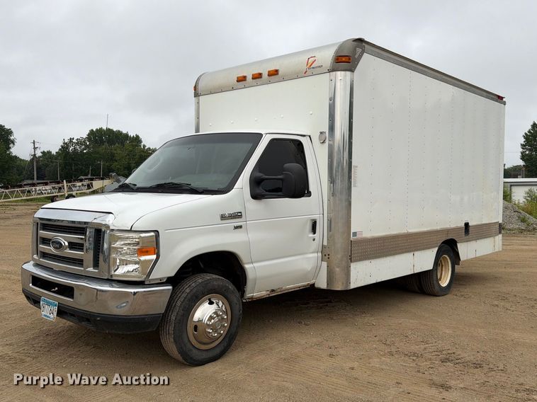 2009 Ford E350 box truck - FK3570
