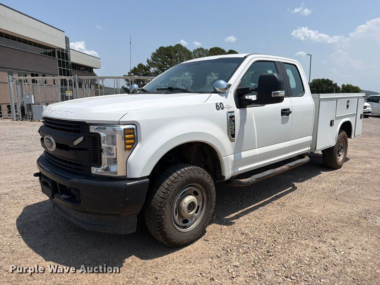 2019 Ford F250 Super Duty Ext. Cab utility bed pickup truck - FK5037