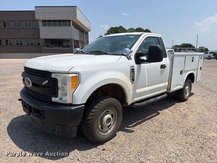 2017 Ford F250 Super Duty utility bed pickup truck - FK5038