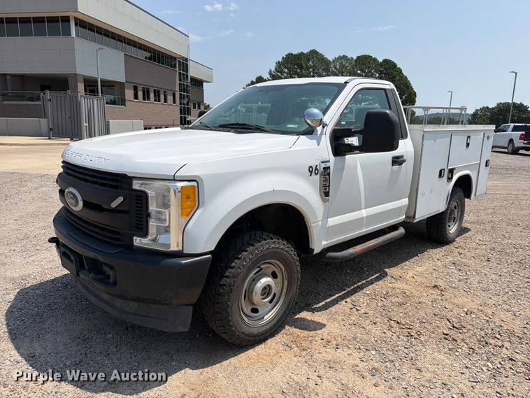 2017 Ford F250 Super Duty utility bed pickup truck - FK5040
