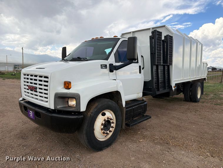 2007 GMC C7500 chipper truck - FM7618