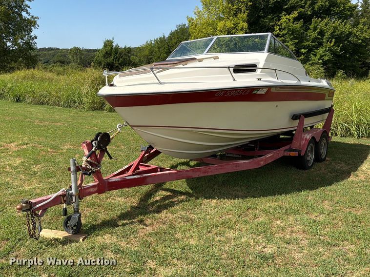 1982 Celebrity Boat Inc 210V boat - FN2562