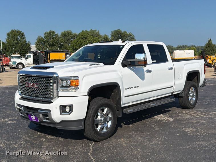 2017 GMC Sierra 2500HD Denali Crew Cab pickup truck - FT6129