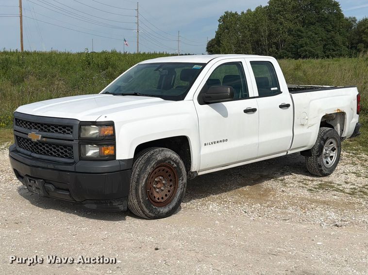 2015 Chevrolet Silverado 1500 Crew Cab pickup truck - FT6139