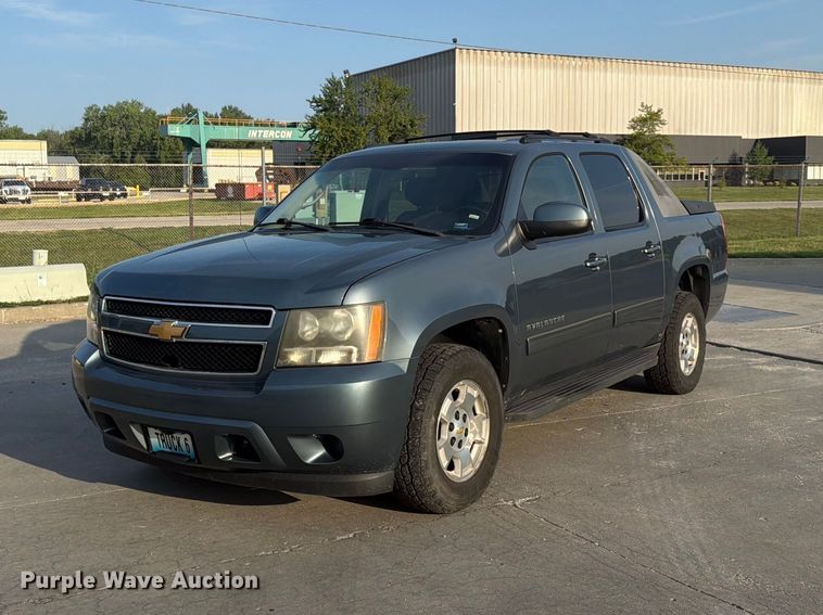 2011 Chevrolet Avalanche Crew Cab pickup truck - FU4501