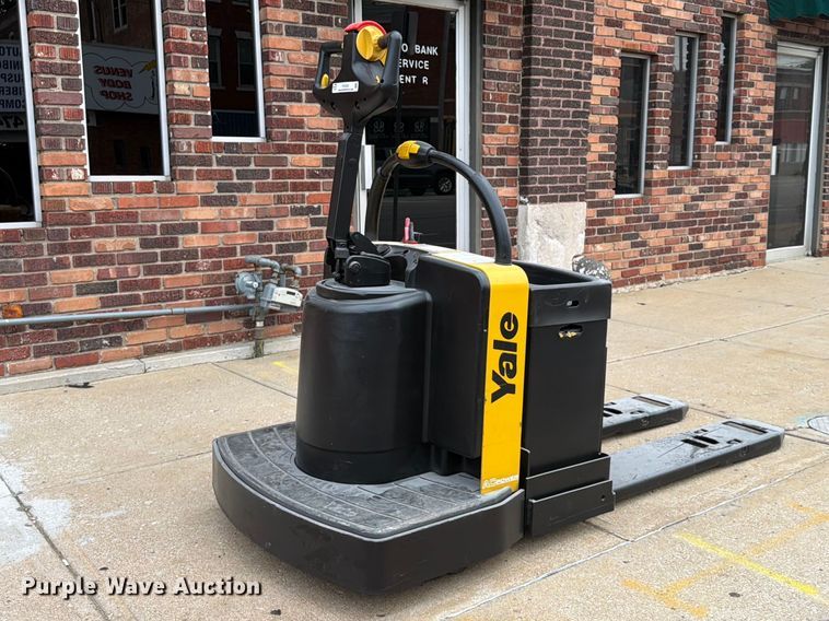 2011 Yale MPE060LFN24T2748 pallet jack - FU4550