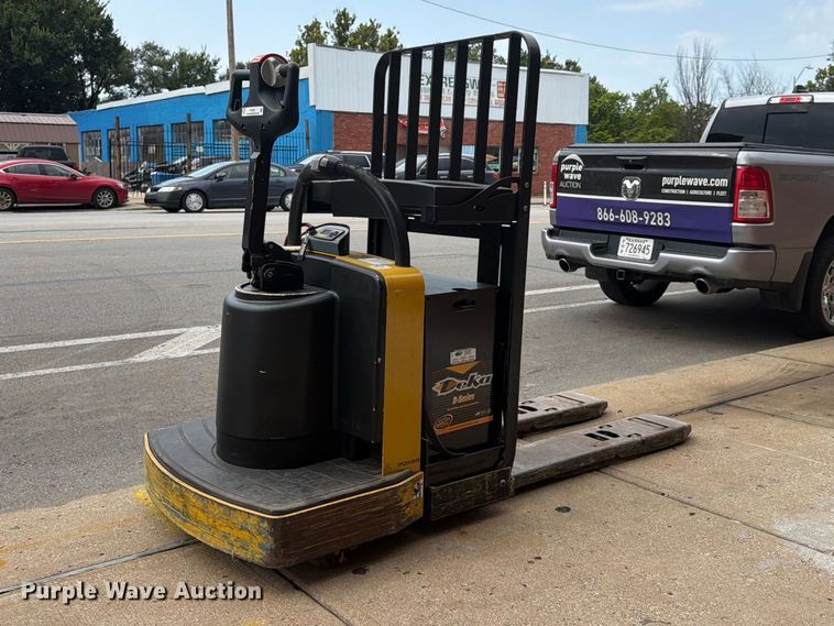 2013 Yale MPE060LFN2472748 pallet jack - FU4555