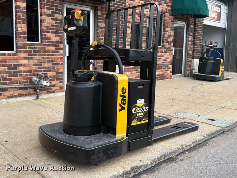 2010 Yale MPE060LFN24T2748 pallet jack - FU4557