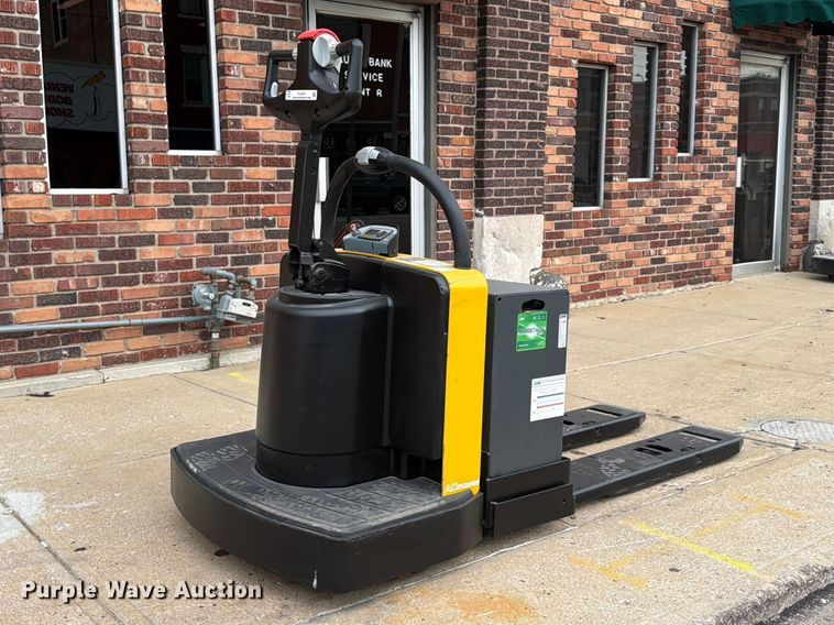 2014 Yale MPEOSOLFN242748 pallet jack - FU4558