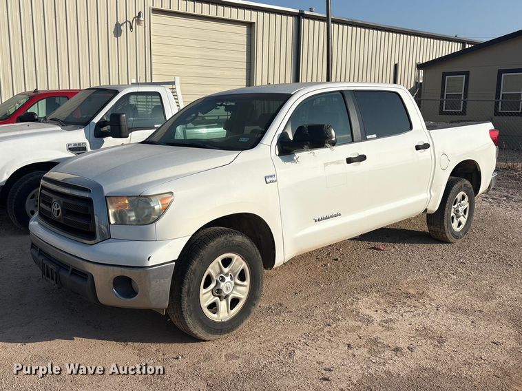 2010 Toyota Tundra Crew Cab pickup truck - JM9404