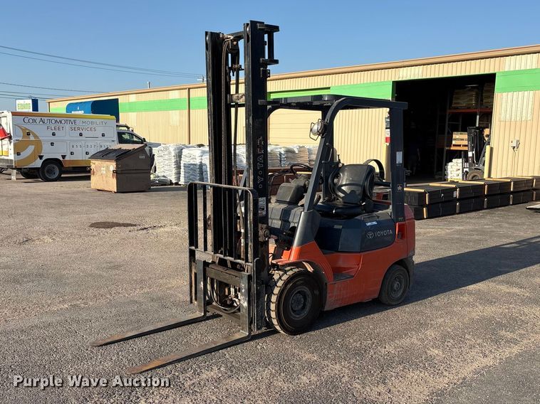 Toyota 7FGU18 forklift - JM9433