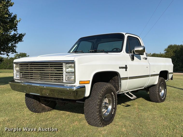 1986 Chevrolet C10 Custom Deluxe pickup truck - MZ9827
