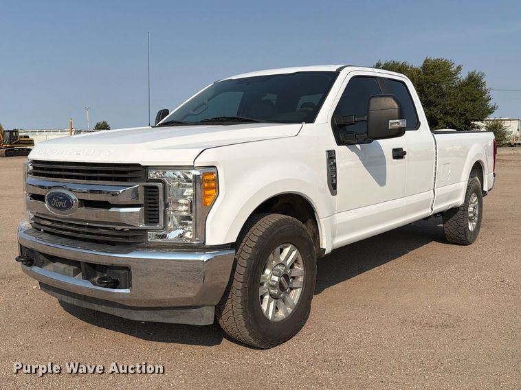 2017 Ford F250 Super Duty XLT Ext. Cab pickup truck - MZ9871