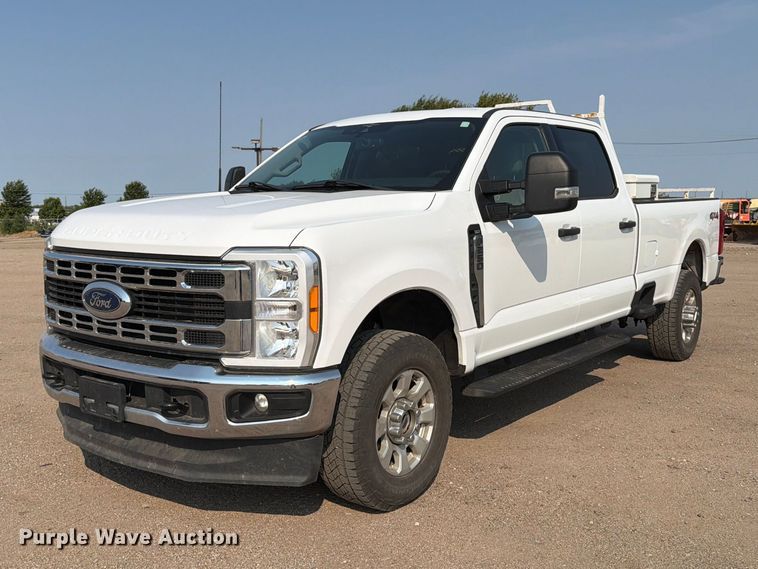 2023 Ford F250 Super Duty XL Crew Cab pickup truck - MZ9873