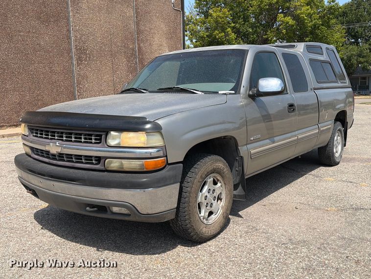 2000 Chevrolet Silverado 1500 Ext. Cab pickup truck - MZ9889