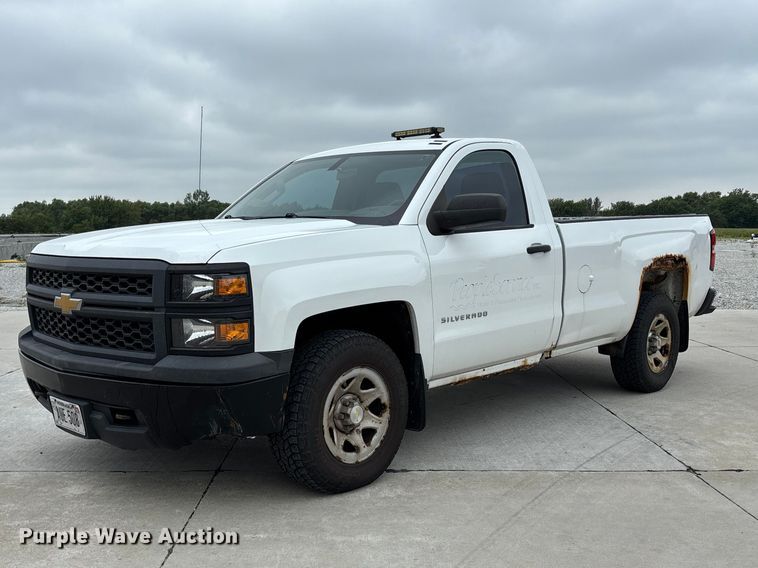 2014 Chevrolet Silverado 1500 pickup truck - NM9892