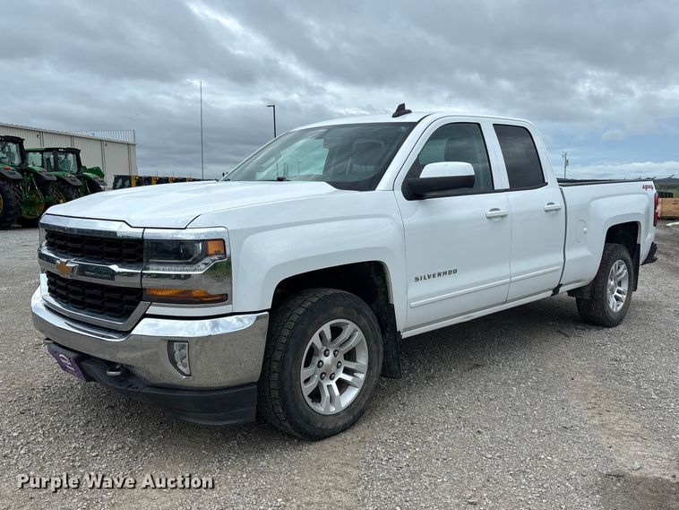 2018 Chevrolet Silverado LT Ext. Cab pickup truck - NM9944
