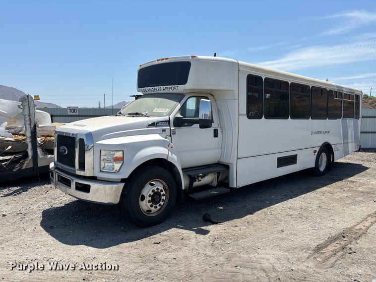 2019 Ford F650 Super Duty shuttle bus - YA3495