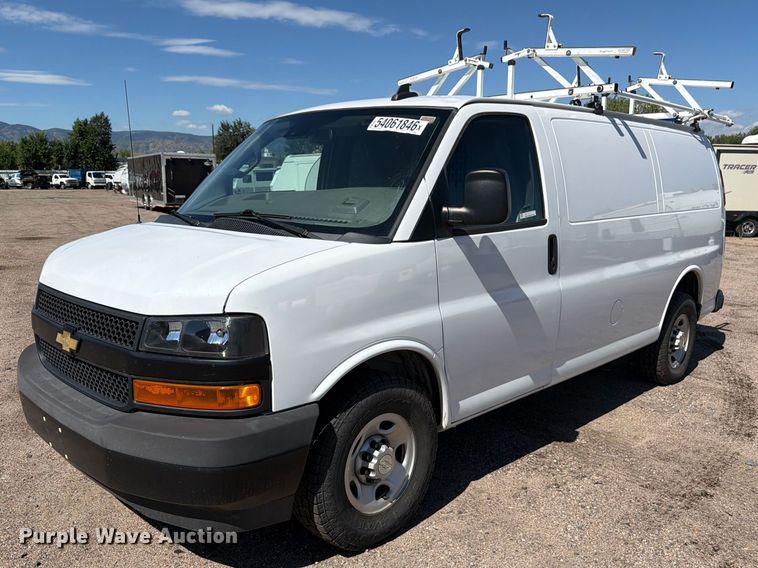 2021 Chevrolet Express 2500 van - YA3619