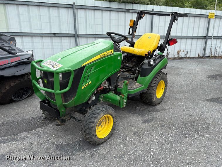 2022 John Deere 1025R MFWD tractor - YA4179