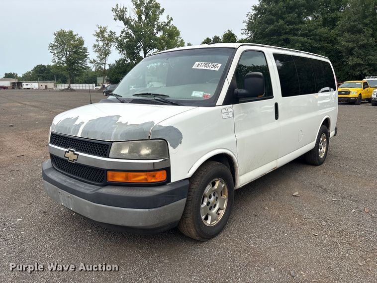 2012 Chevrolet Express 1500 van - YA4218