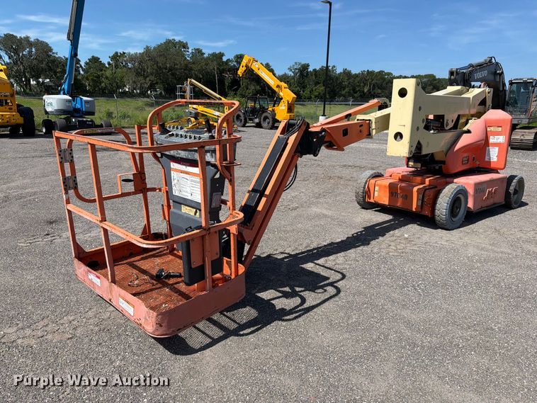 2013 JLG E400AJPN boom lift - DV7296