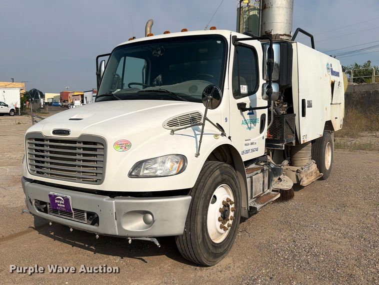 2015 Freightliner Business Class M2 street sweeper truck - DV8574
