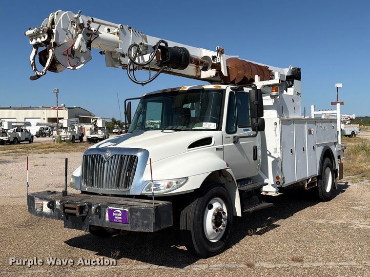 2009 International 4300 digger derrick truck - DV8577