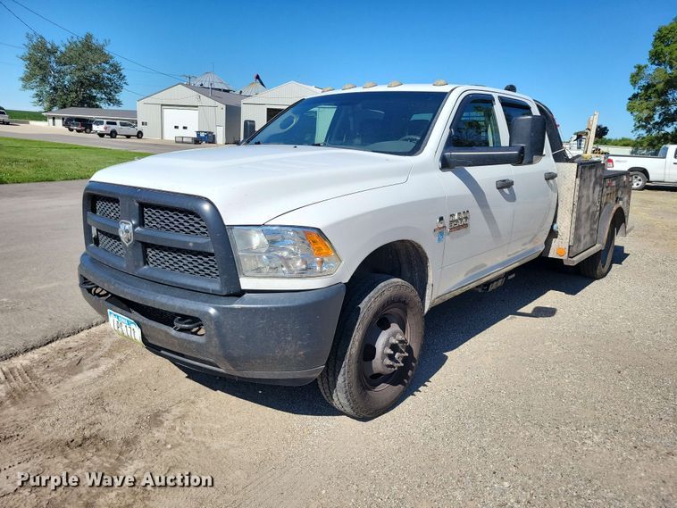 2014 Dodge 3500 Crew Cab flatbed pickup truck - DZ7275