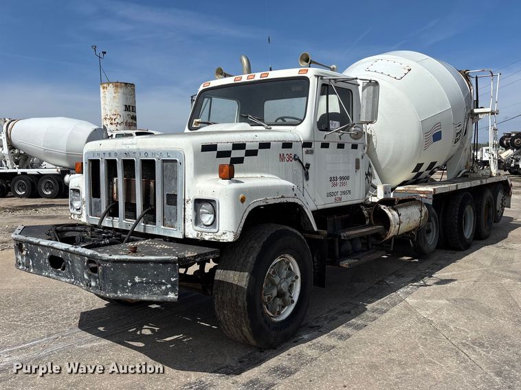 1985 International F2574 ready mix truck - EA4772
