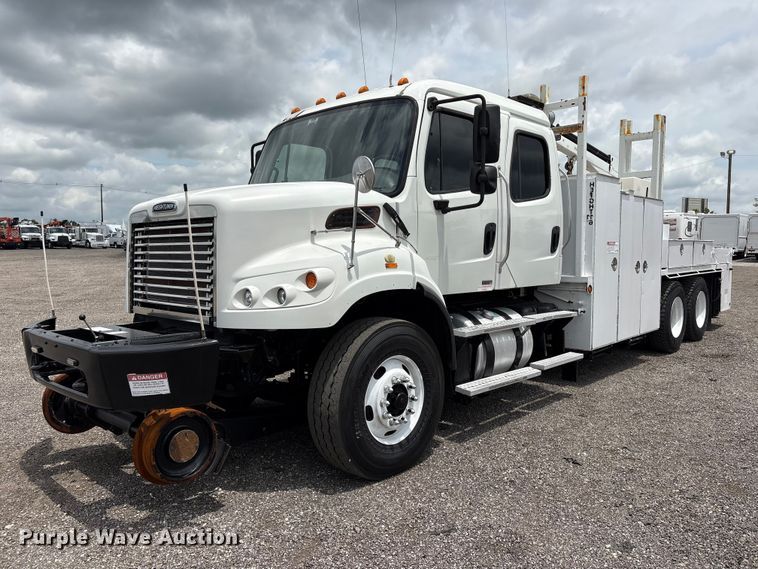 2012 Freightliner Business Class M2 Crew Cab utility / service truck - EG9174