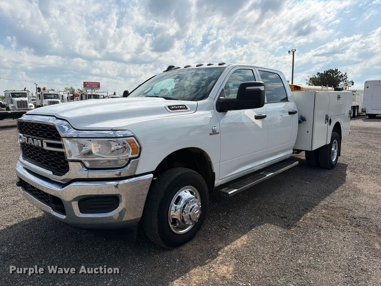 2024 RAM 3500 Heavy Duty Crew Cab utility bed pickup truck - EG9273