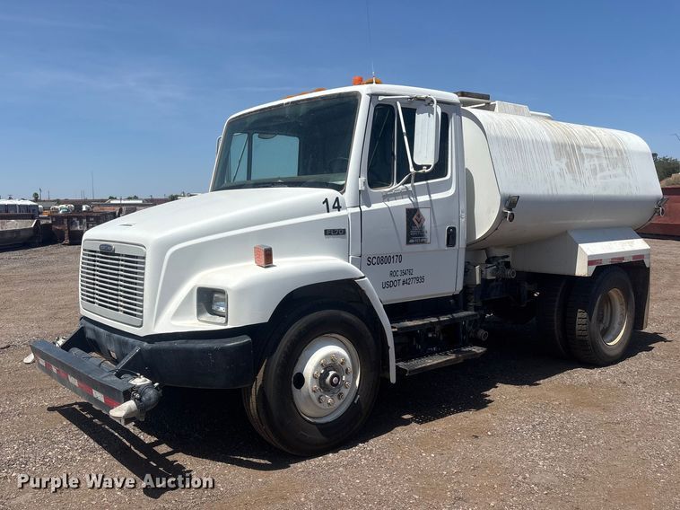 2000 Freightliner FL70 water truck - EL2536