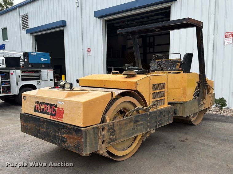 Hypac C766B double drum vibratory roller - EO8725