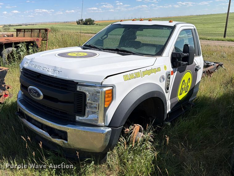 2017 Ford F550 Super Duty truck cab and chassis - ER1983