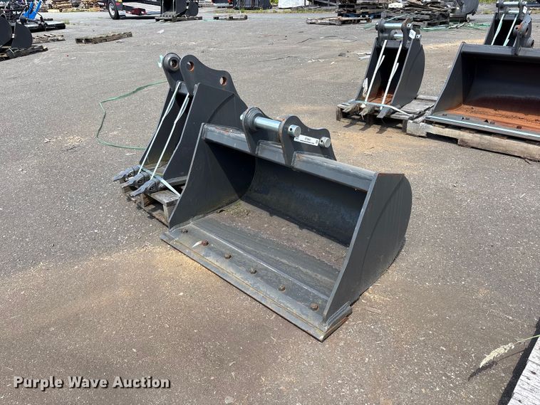 (2) CNH Industrial CNH33.37 excavator buckets - ET0641