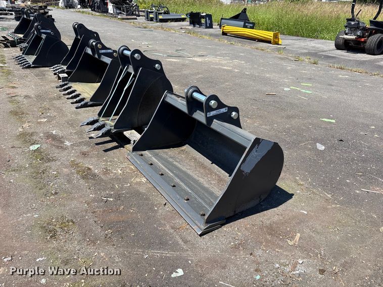 (2) CNH Industrial excavator buckets - ET0655