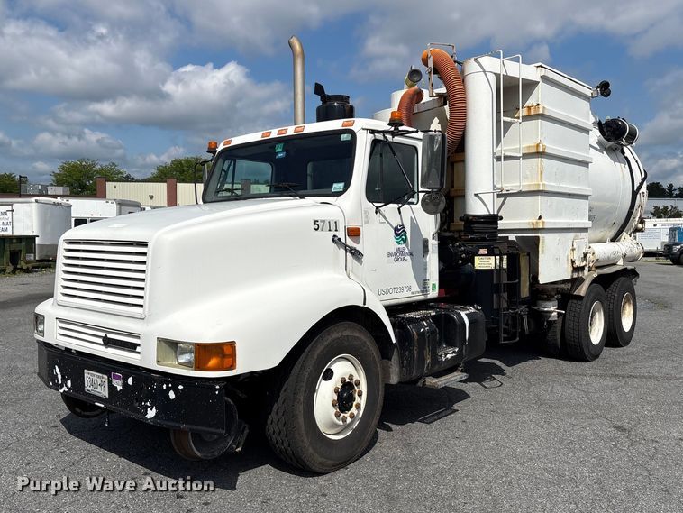 1999 International 2674 vacuum truck - ET8658