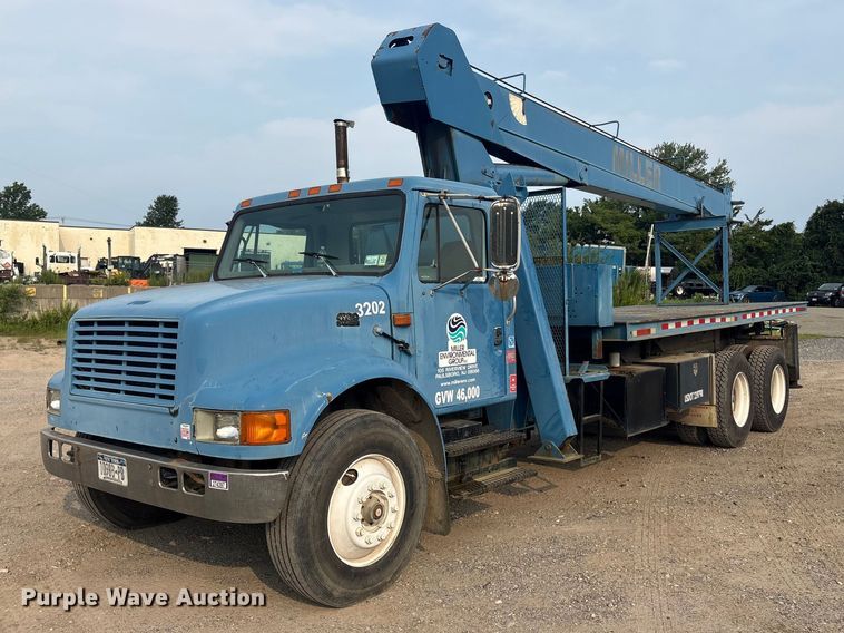 1997 International F-4900 crane truck - ET8666