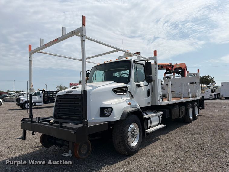 2014 Freightliner 114SD crane truck - FB4984